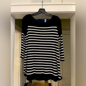 A Pea in the Pod (maternity) 3/4 length stripped shirt. Size SX